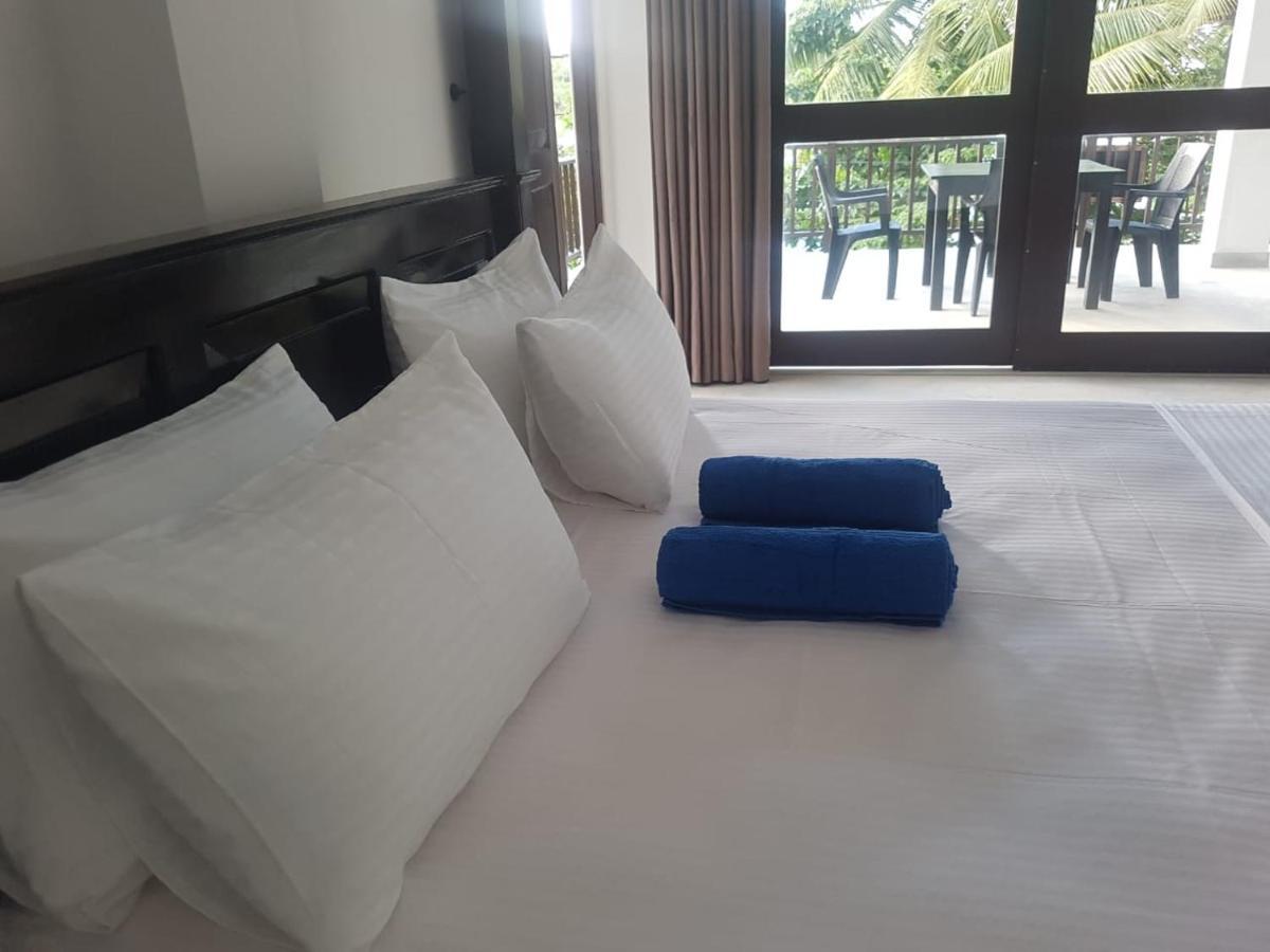 Waves Hiri Hotel Dikwella Kültér fotó